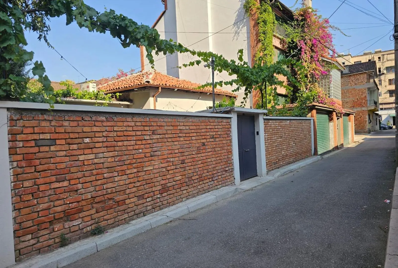 Lemon House Hostel Tirana 0*,  Albania