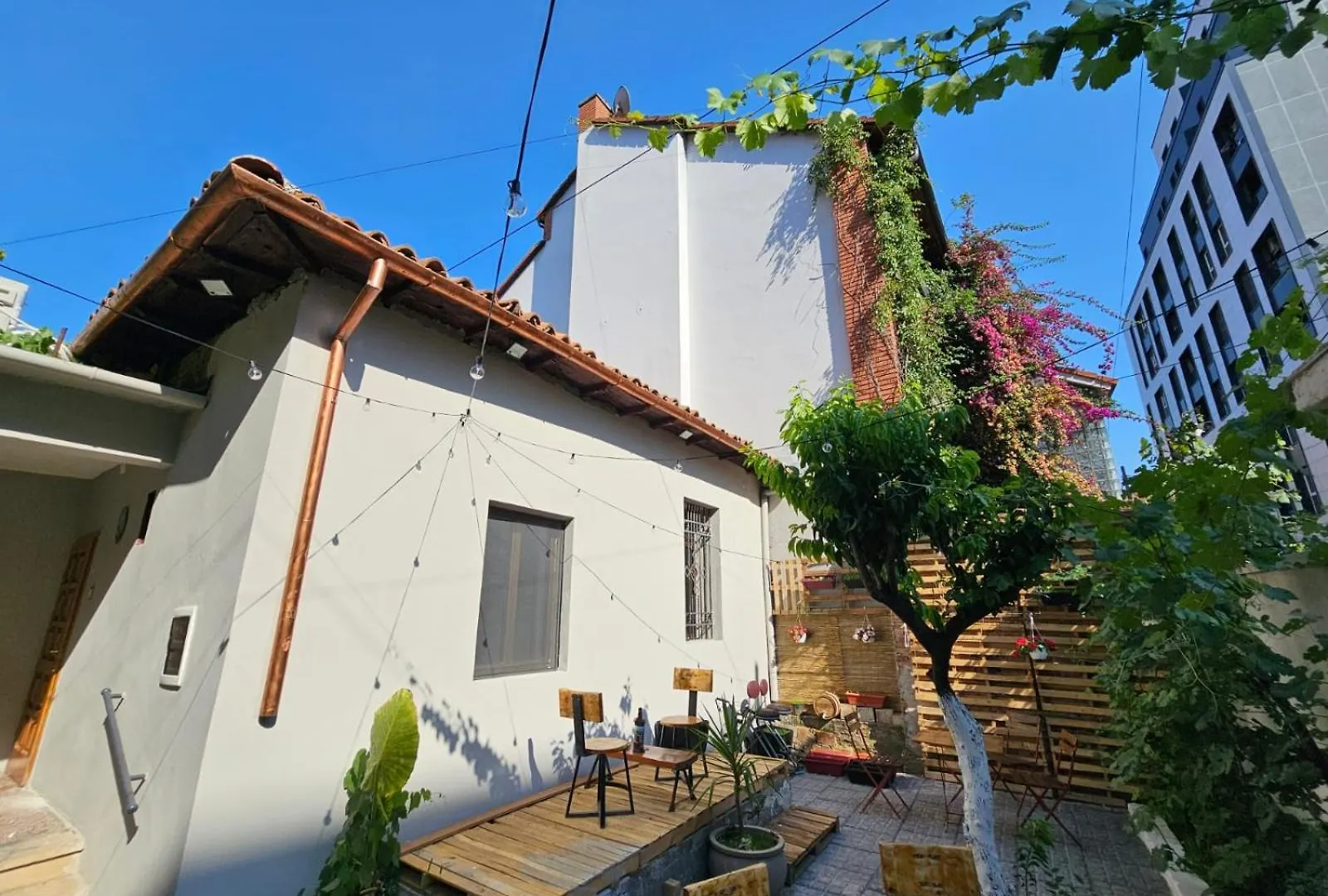 Lemon House Hostel Tirana 0*,