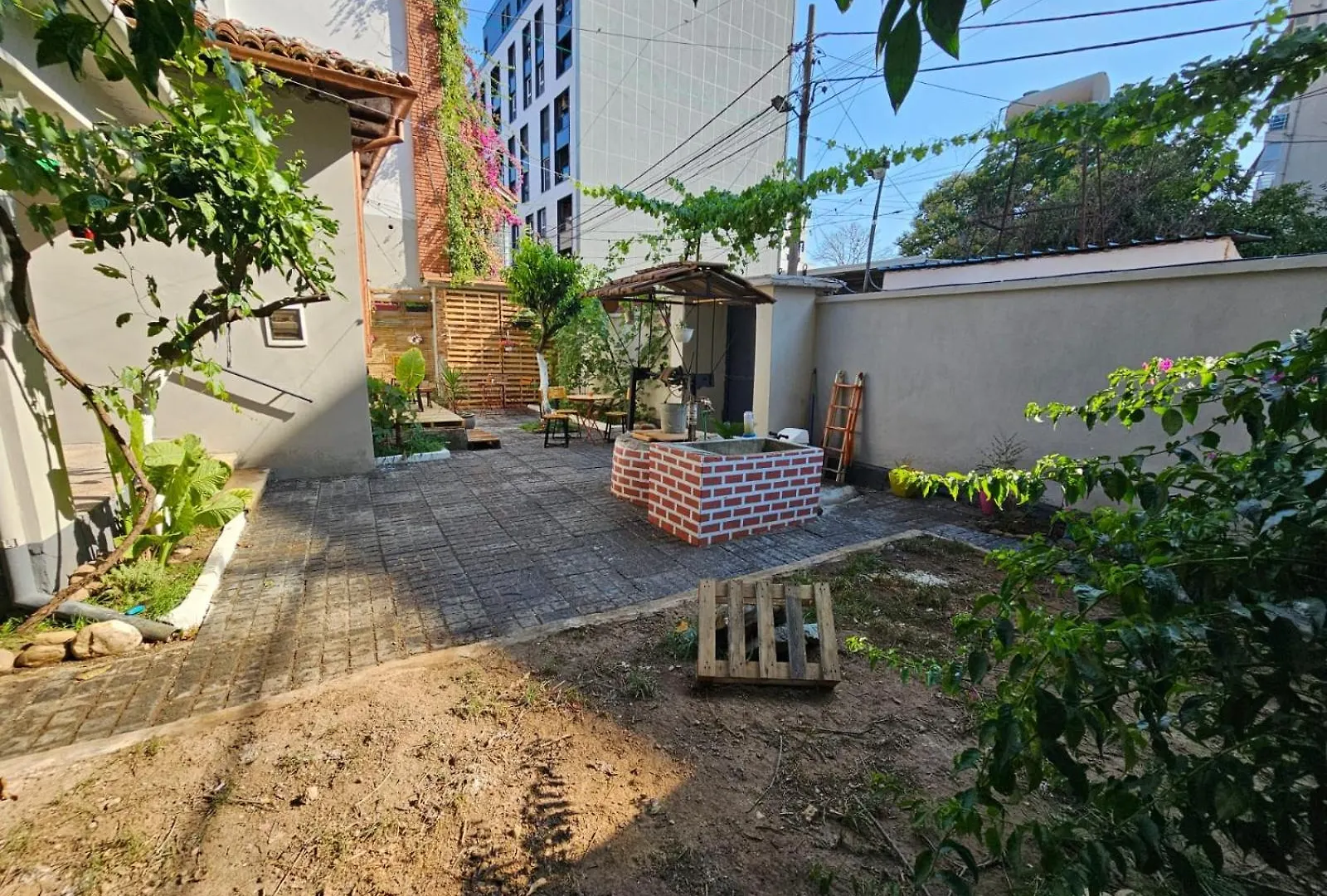 Lemon House Hostel Tirana 0*,  Albania