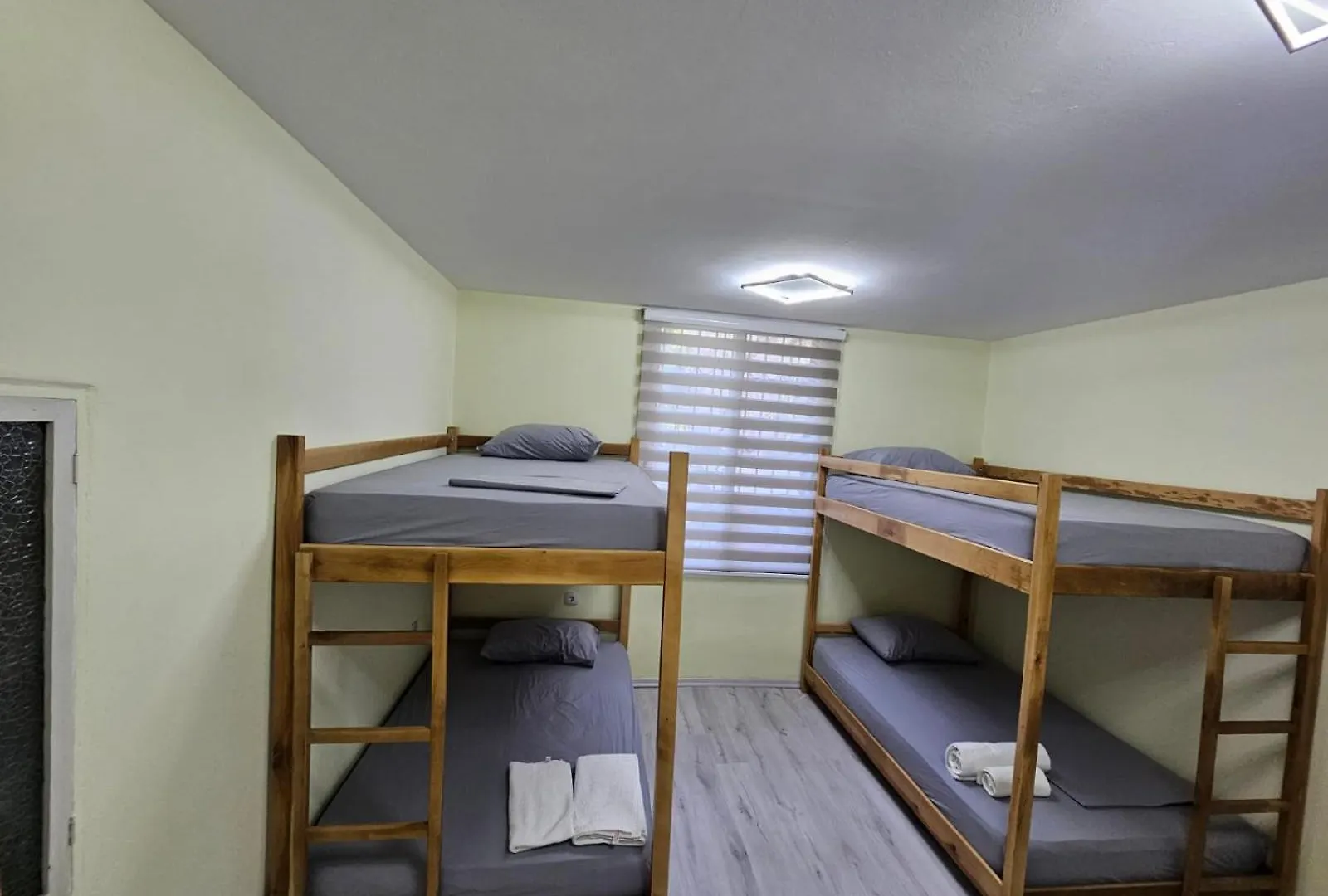Lemon House Hostel Tirana