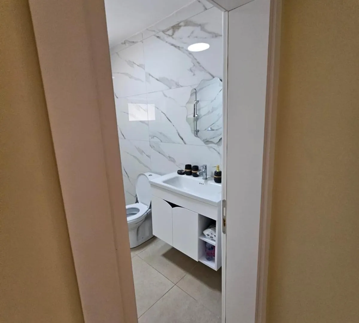 Lemon House Hostel Tirana